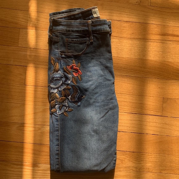 A&F embroidered jeans - Picture 5 of 5